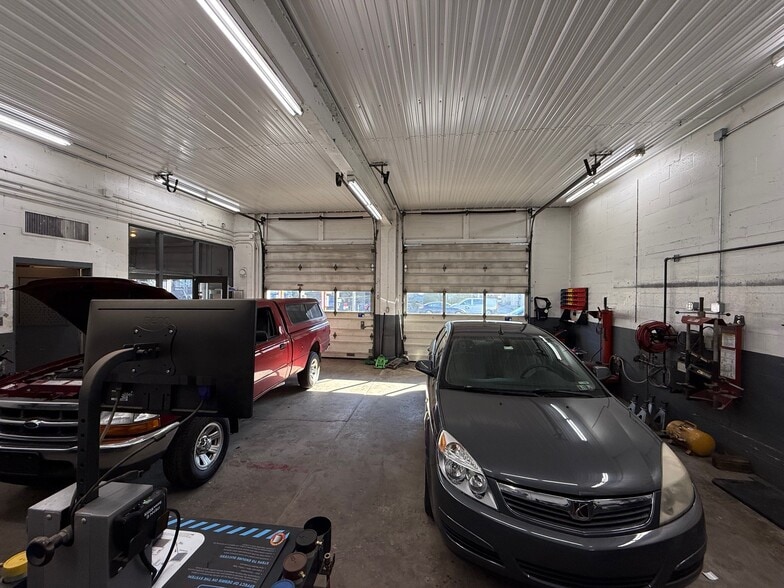 More Photos Of 2618 Lititz Pike, Lancaster Office For Sale