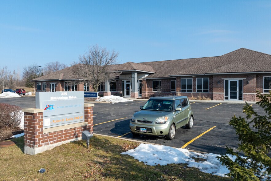More Photos Of 385 Millennium Dr, Crystal Lake Office For Sale