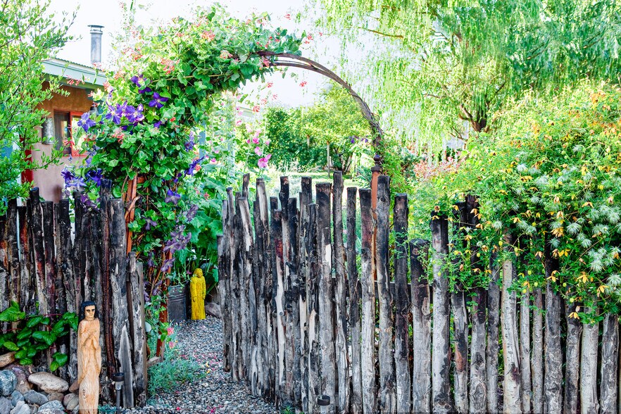 More Photos Of 613 Callejon Rd, Taos Hospitality For Sale