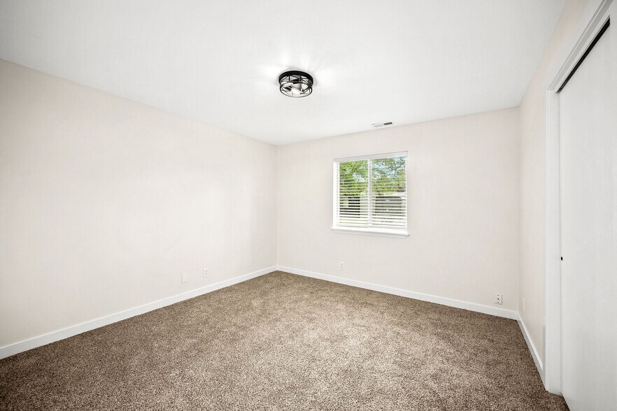 More Photos Of 1717 Main St, Sandpoint Apartments For Sale