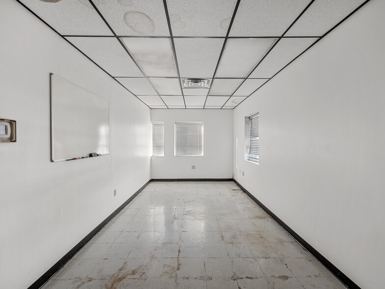 More Photos Of 729 S Church St, Spartanburg Warehouse For Lease