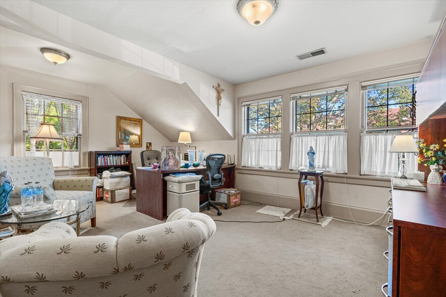 More Photos Of 2281 Swan Blvd, Milwaukee Office For Sale