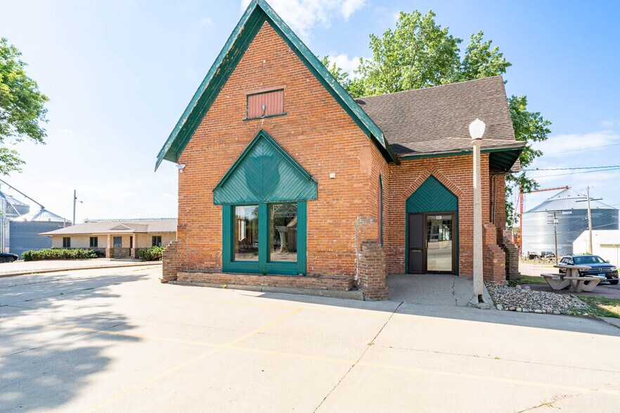 More Photos Of 401 E 5th St, Canton Restaurant For Sale