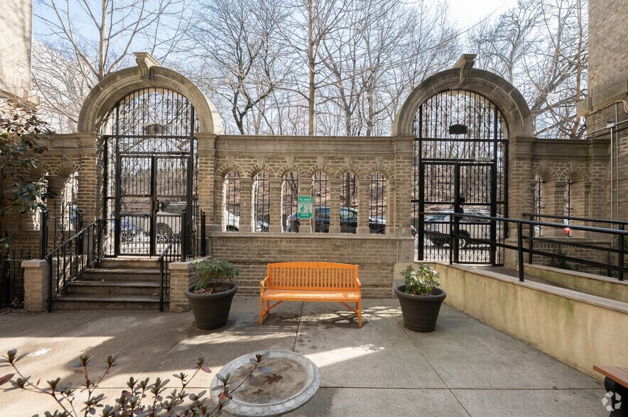 More Photos Of 811 Walton Ave, Bronx Apartments For Lease