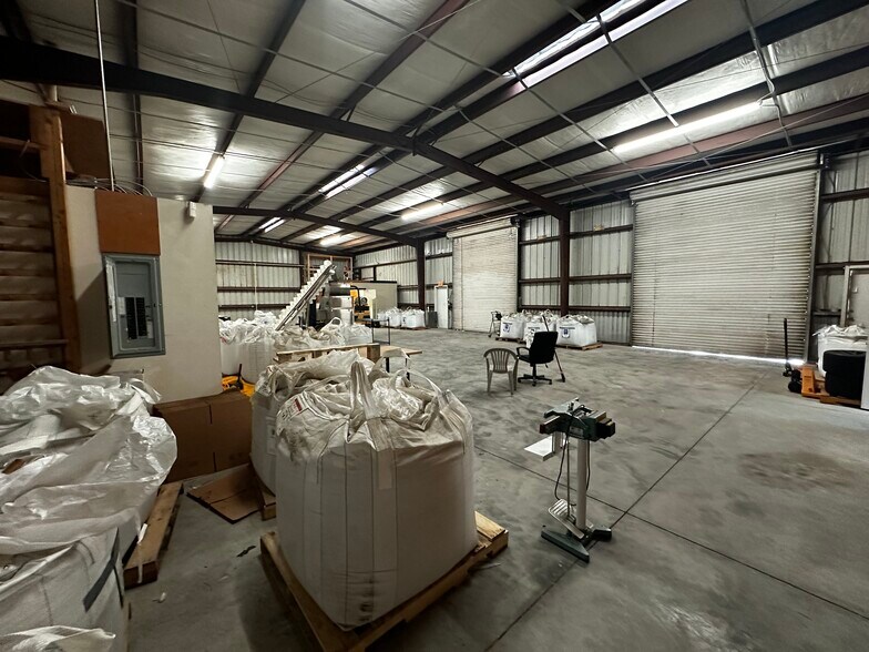 More Photos Of 2303 58th Ave E, Bradenton Light Manufacturing For Lease