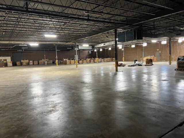 More Photos Of 915 Curtis St, Monroe Distribution For Lease