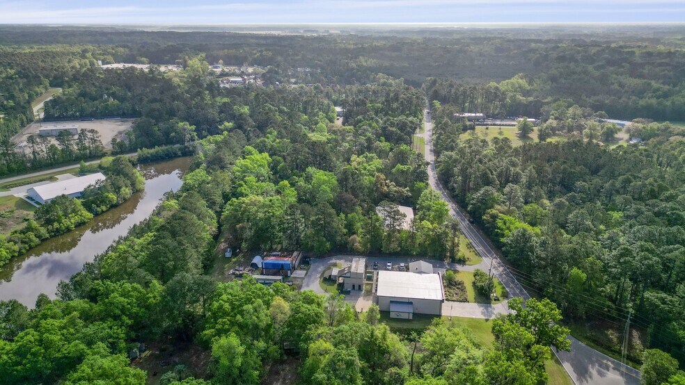 More Photos Of 140 Bay Pines Rd, Beaufort Warehouse For Lease