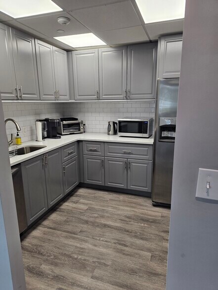 More Photos Of 1552 Post Rd, Fairfield Freestanding For Lease