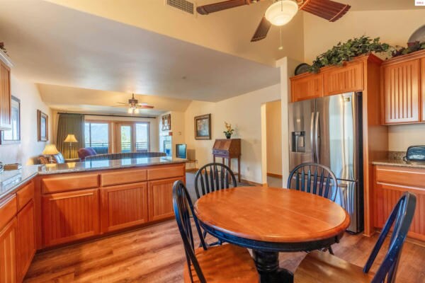 More Photos Of 51 Lakeshore Dr, Sagle Hotel For Sale