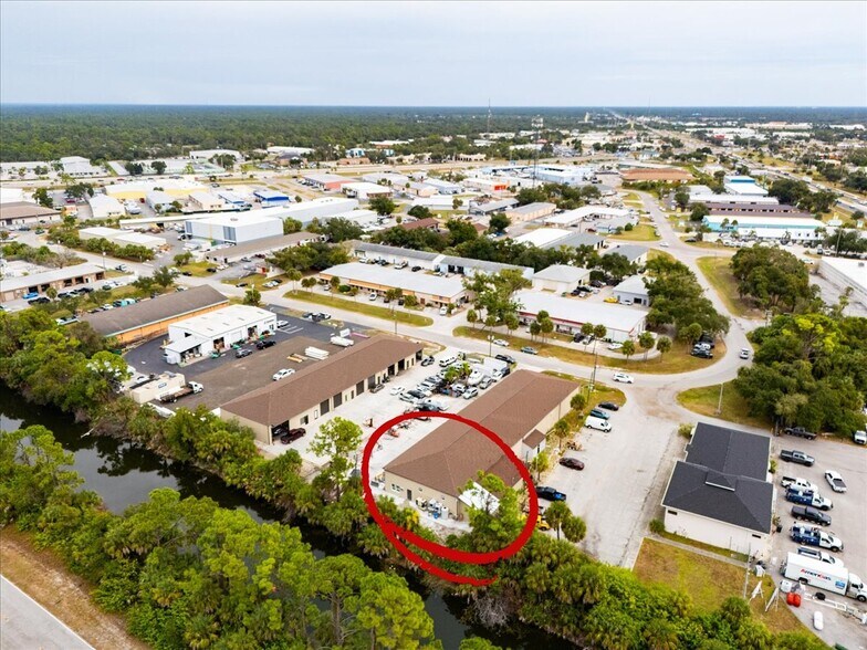 More Photos Of 1434 Market Cir, Port Charlotte Warehouse For Sale