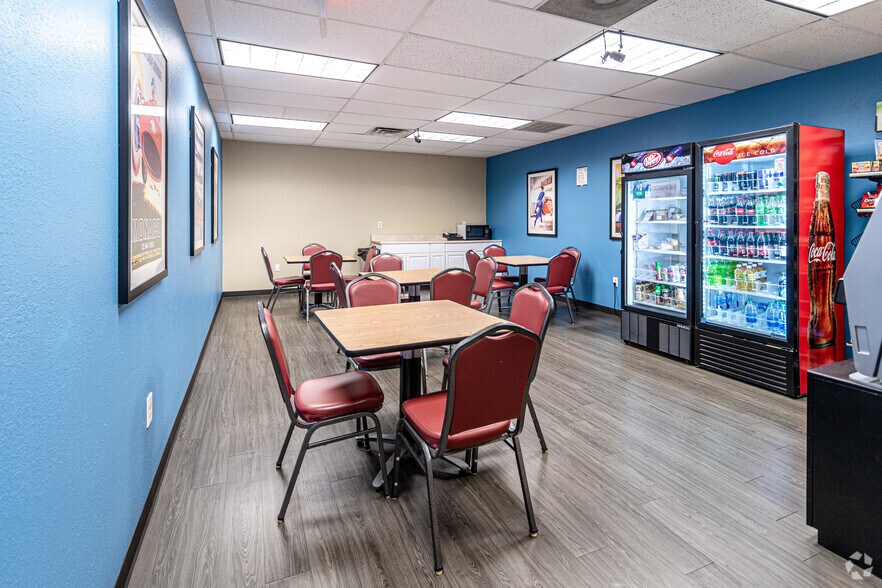 More Photos Of 2080 N State Highway 360, Grand Prairie Office Residential For Lease