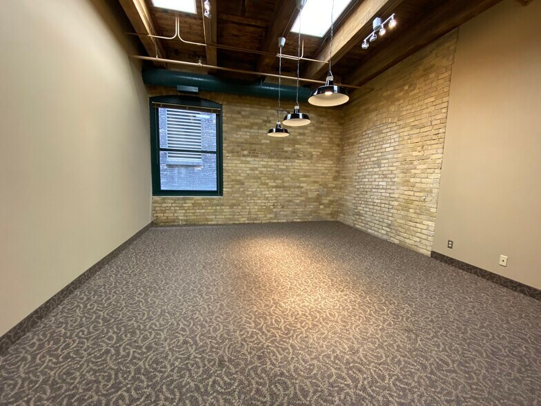 More Photos Of 413 Wacouta St, Saint Paul Office Residential For Lease