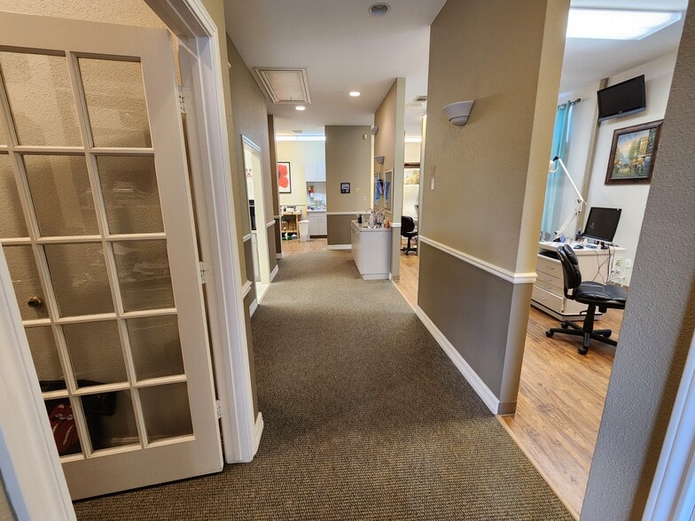 More Photos Of 300-320 E Edgewood Dr, Friendswood Medical For Lease