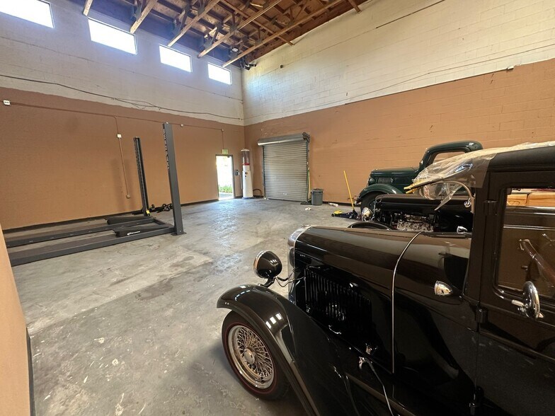 More Photos Of 1450 E Thompson Blvd, Ventura Freestanding For Lease