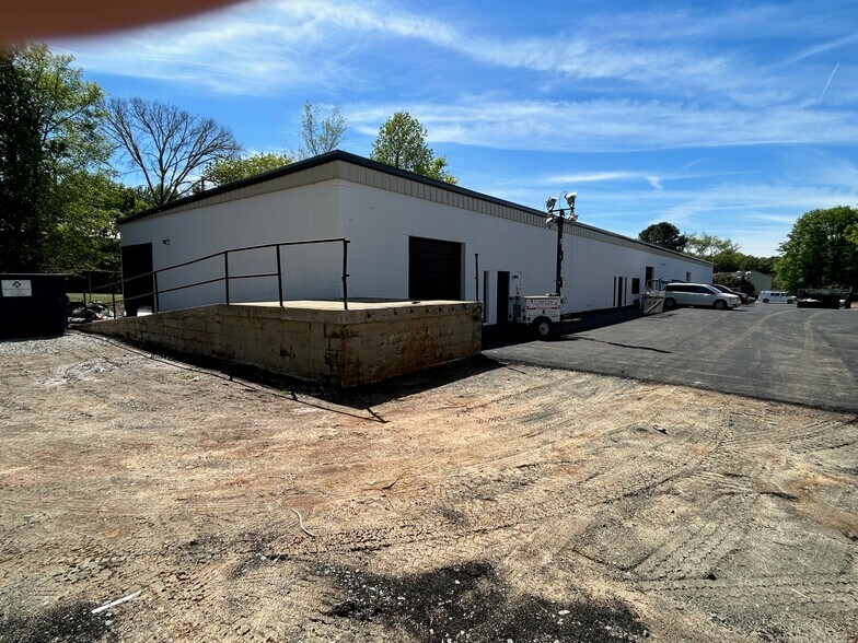 More Photos Of 7525 Pence Rd, Charlotte Warehouse For Lease