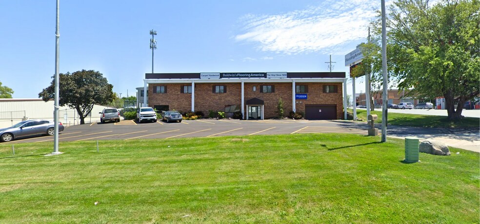 More Photos Of 9625 Ida St, Omaha Showroom For Lease