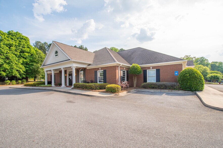 More Photos Of 385 Hawthorne Ln, Athens Medical For Lease