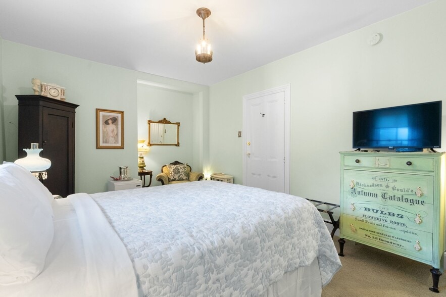 More Photos Of 23-25 Race St, Jim Thorpe Hospitality For Sale