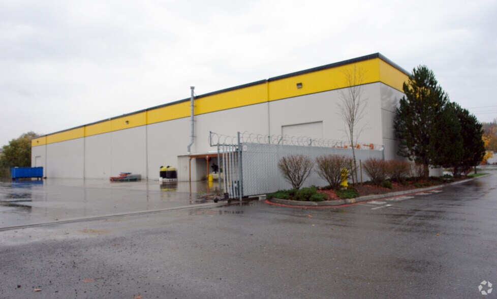 More Photos Of 3051 E Valley Rd, Renton Manufacturing For Lease