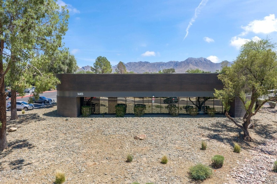 More Photos Of 14455 N Hayden Rd, Scottsdale Light Distribution For Sale