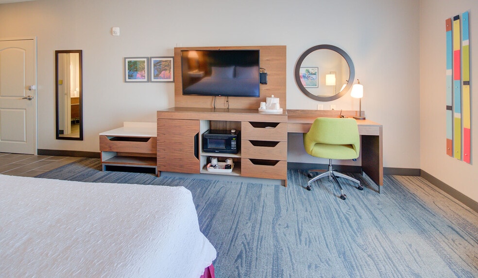 More Photos Of 4617 7th St, Bay City Hotel For Sale