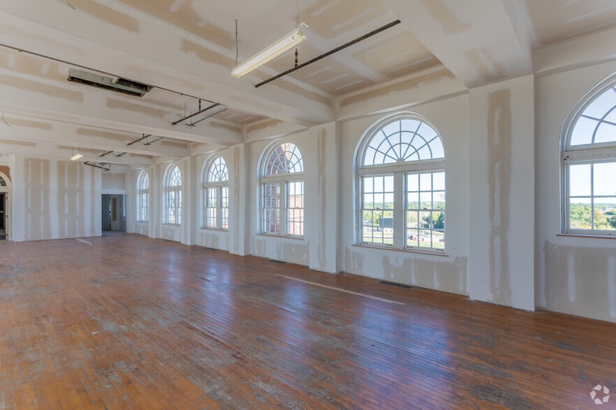 More Photos Of 225 Ray Ave, Fayetteville Loft Creative Space For Lease