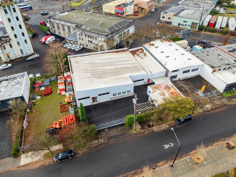 More Photos Of 1244 SE Gideon St, Portland Warehouse For Sale