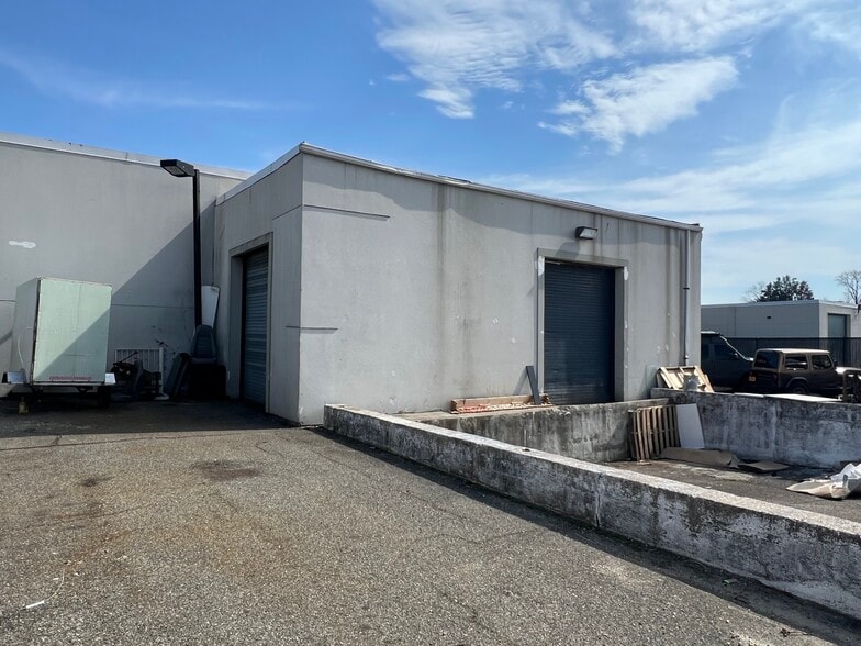 More Photos Of 168 Broad Hollow Rd, Farmingdale Freestanding For Lease