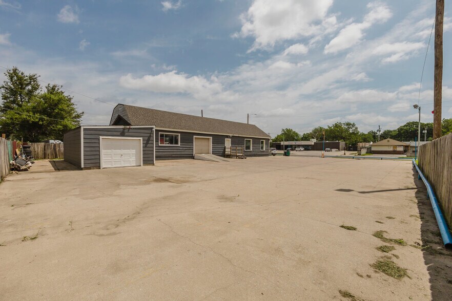 More Photos Of 2013 S Broadway St, Wichita Auto Dealership For Sale