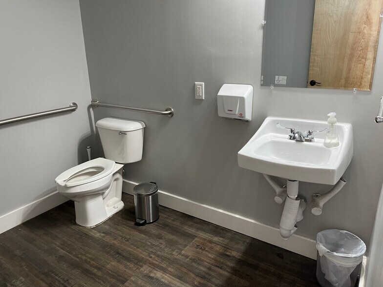 More Photos Of 1055 E 54th St, Indianapolis Loft Creative Space For Lease