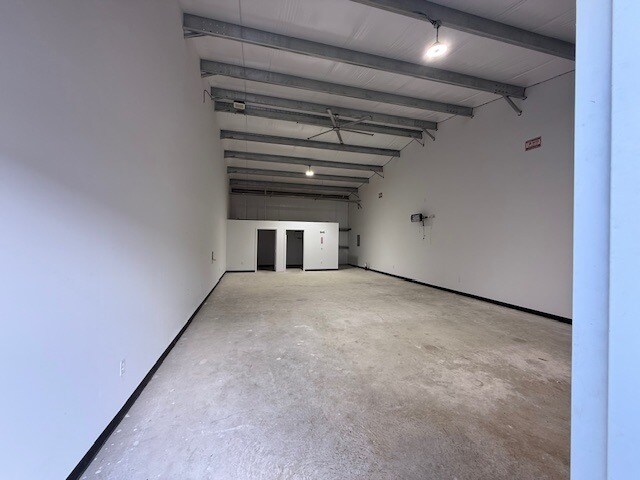 More Photos Of 9326 SE Loop 410, San Antonio Flex For Sale