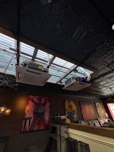 More Photos Of 215 W North Ave, Chicago Restaurant For Lease