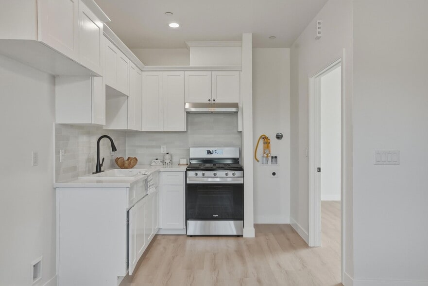 More Photos Of 1646 Clinton St, Delano Multifamily For Sale