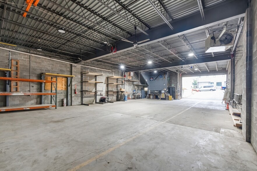 More Photos Of 456 Walker St, Fairview Industrial For Sale