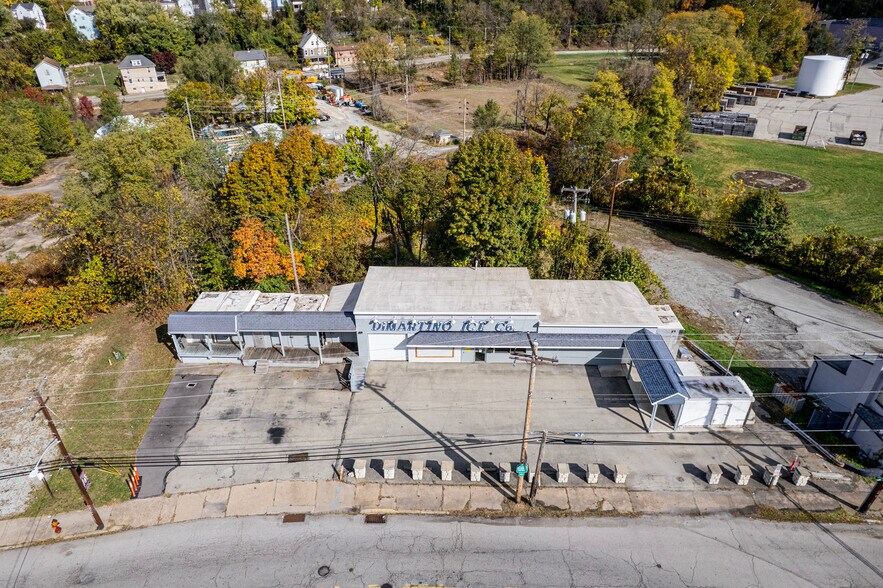 More Photos Of 305 Division St, Jeannette Distribution For Sale