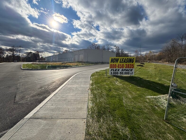 More Photos Of 967 Sweeney Dr, Hagerstown Light Manufacturing For Lease