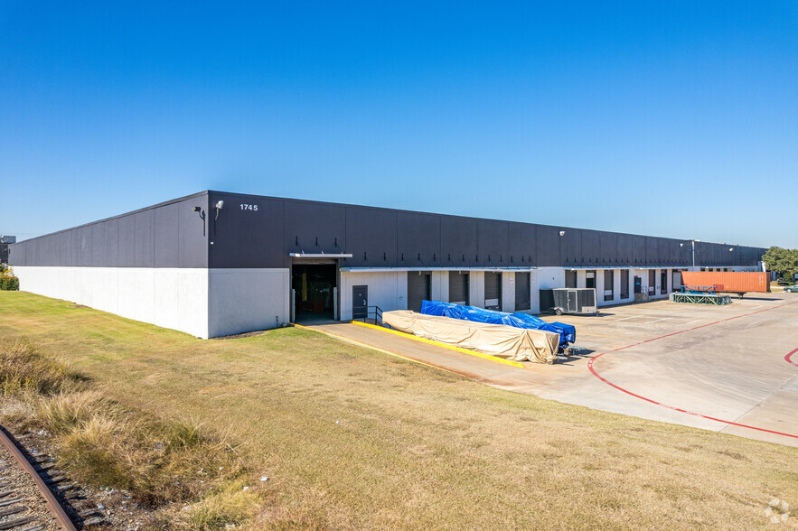 Primary Photo Of 1725-1745 Hayden Dr, Carrollton Warehouse For Lease