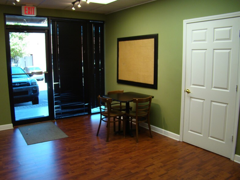 More Photos Of 9876 Main St, Woodstock Flex For Sale