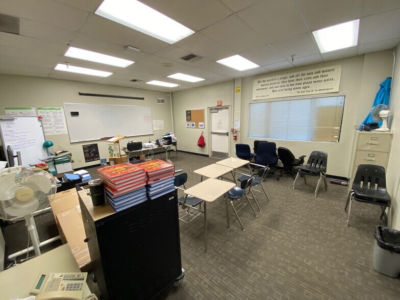 More Photos Of 402 Farnel Rd, Santa Maria Light Manufacturing For Sale