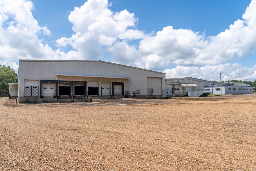 More Photos Of 203 Industrial Park Rd, Starkville Manufacturing For Lease