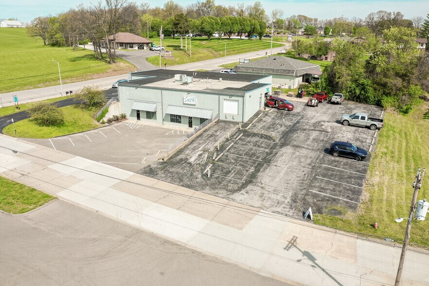 More Photos Of 622 Collins Dr, Festus Warehouse For Sale