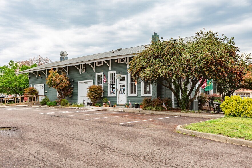 More Photos Of 406 Lafayette Blvd, Fredericksburg Restaurant For Sale