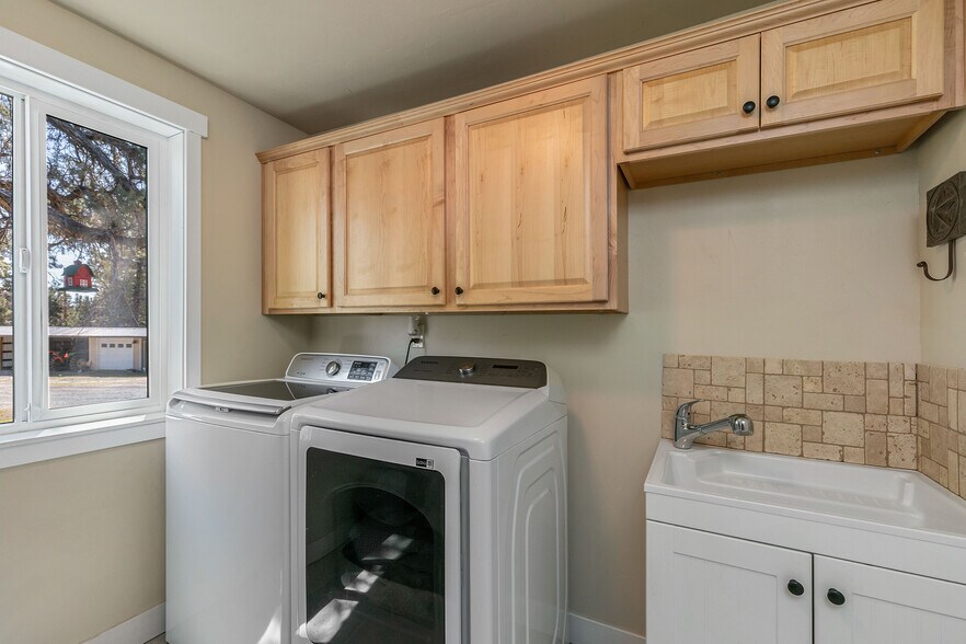 More Photos Of 61212 Obernolte Rd, Bend Specialty For Sale