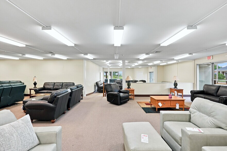 More Photos Of 3506 Memorial Ave, Lynchburg Office For Sale