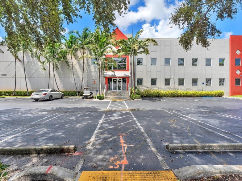 More Photos Of 2260 NW 114th Ave, Doral Warehouse For Lease