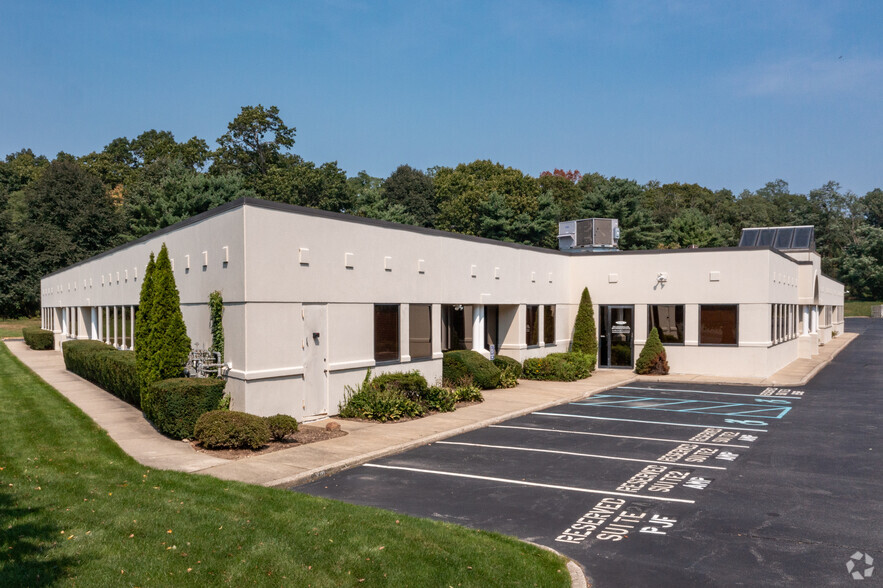 Primary Photo Of 201 Moreland Rd, Hauppauge Medical For Lease