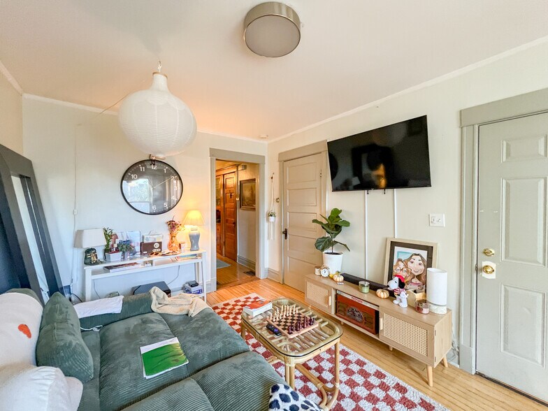 More Photos Of 2442 N Ashland Ave, Chicago Multifamily For Sale