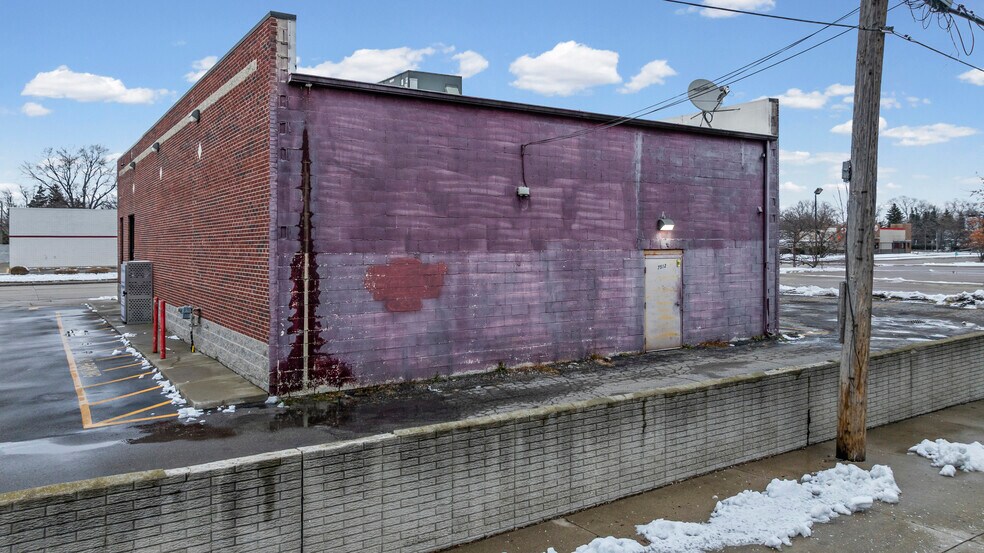 More Photos Of 7512 E 9 Mile Rd, Warren Convenience Store For Sale