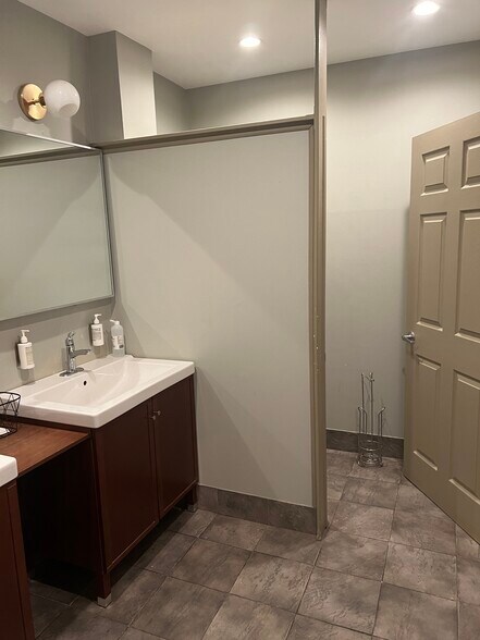 More Photos Of 2071 NY-52, Liberty Fast Food For Sale