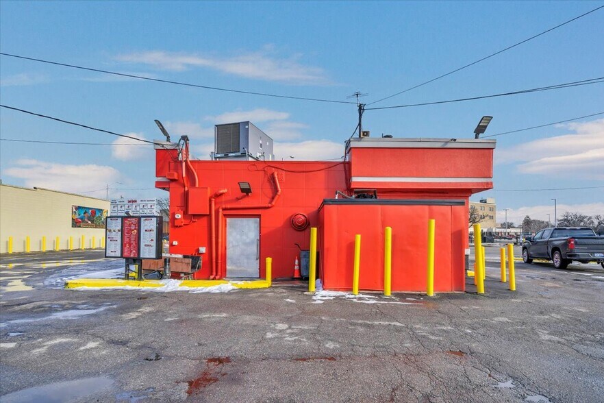 More Photos Of 14987 Gratiot Ave, Detroit Restaurant For Sale